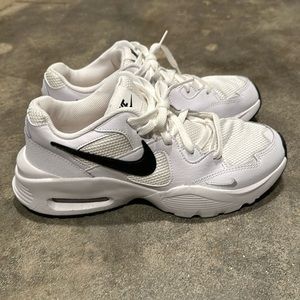 Women’s size 10 Nike air max fusion